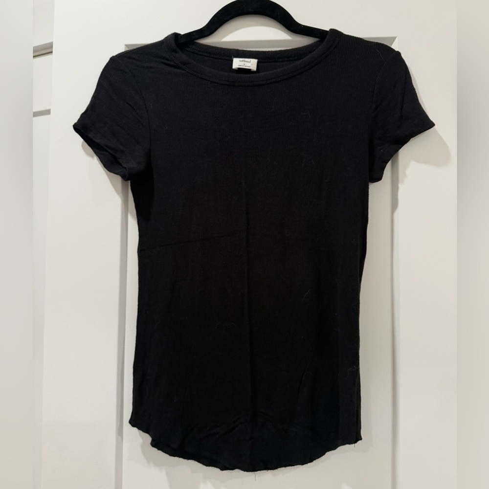 Wilfred Aritzia Black Short Sleeve T-Shirt (light piling)